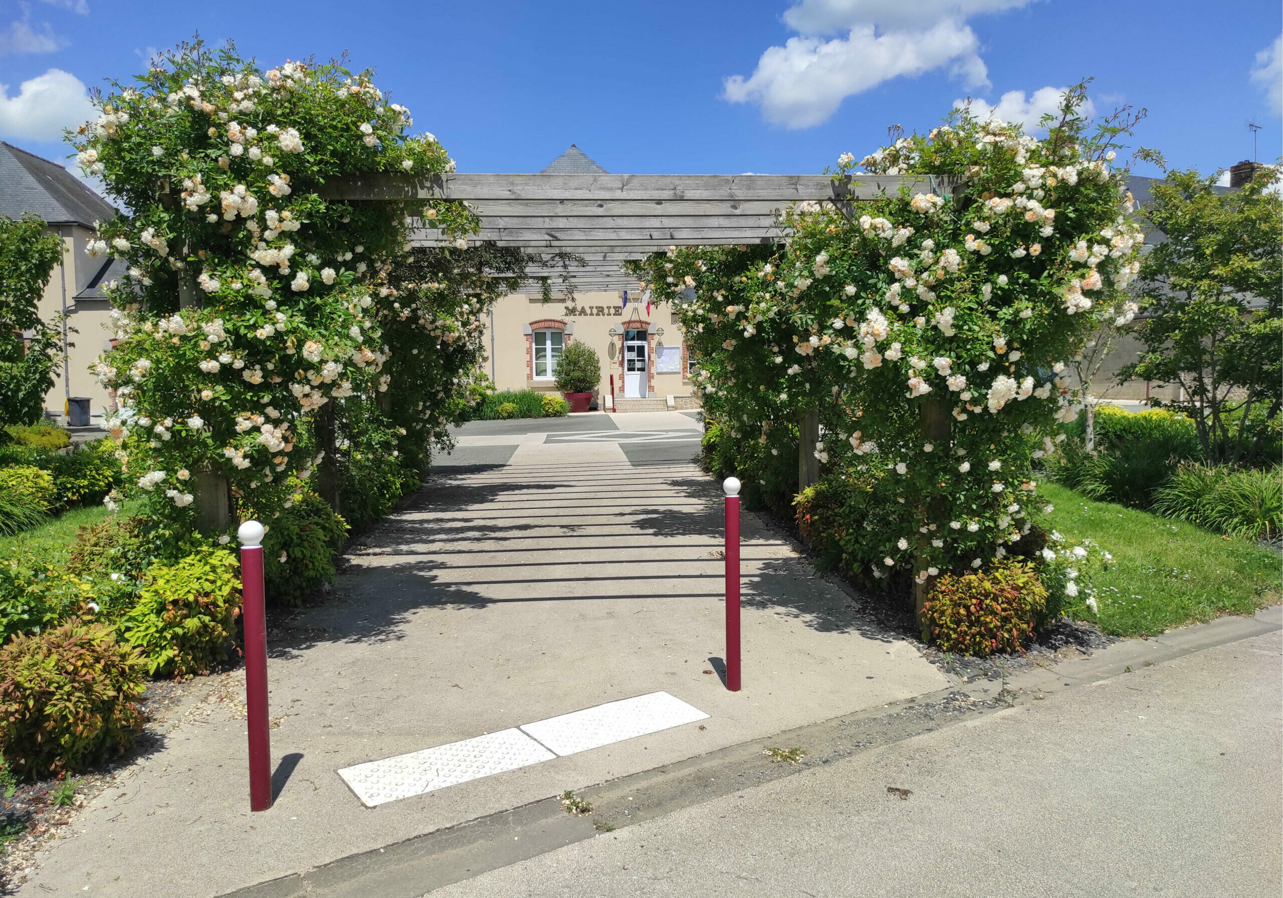 La mairie et son parvis